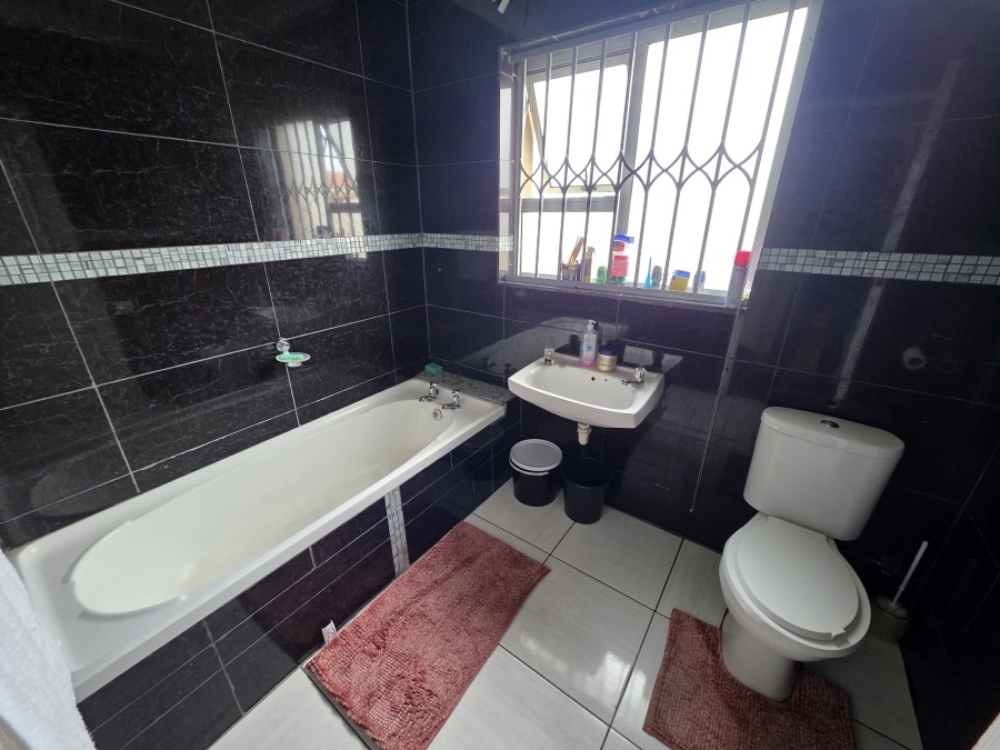 3 Bedroom Property for Sale in Devon Park Village Western Cape